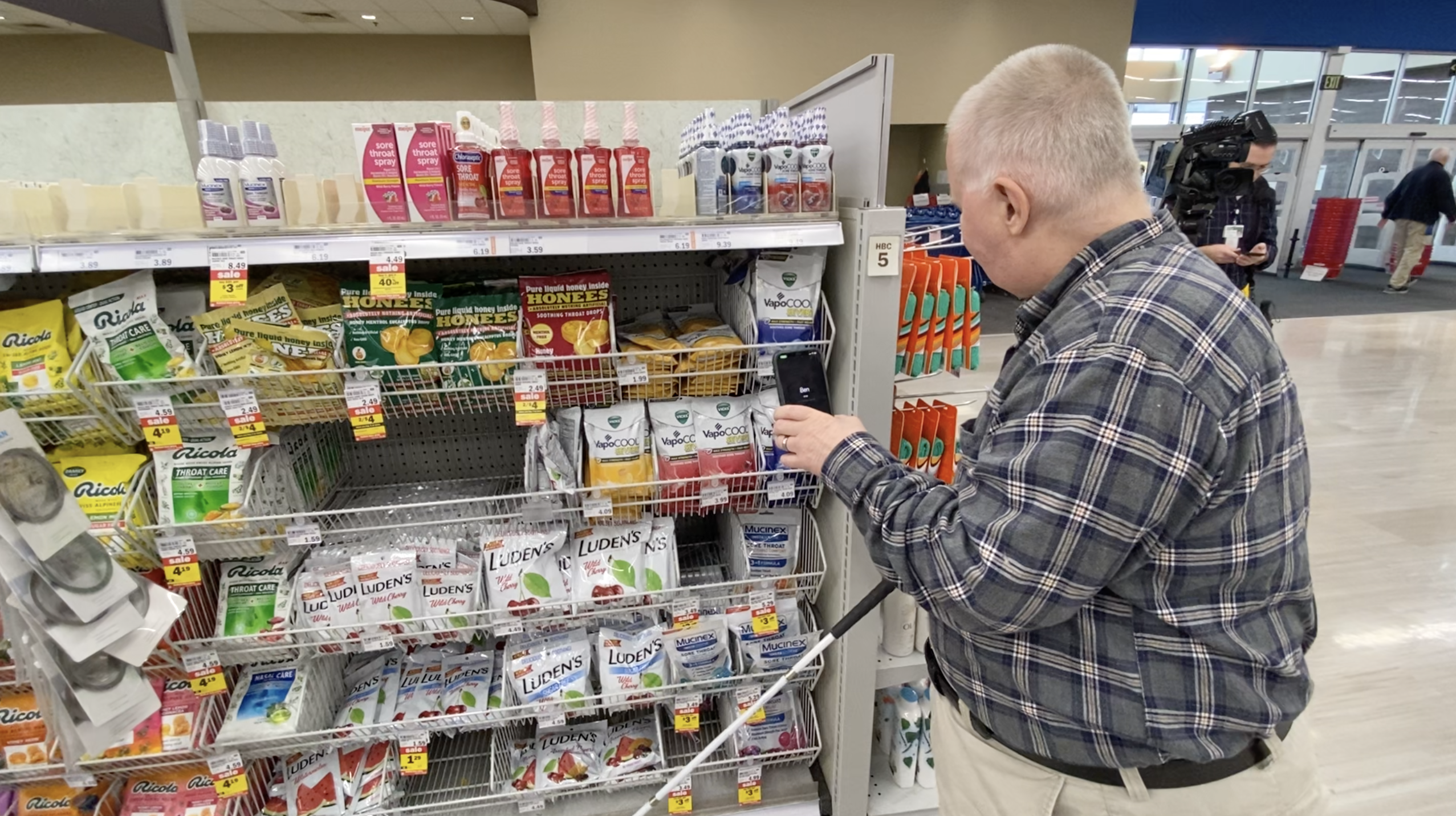 App helps people with visual impairments overcome hurdles at the store - Vimarsana News